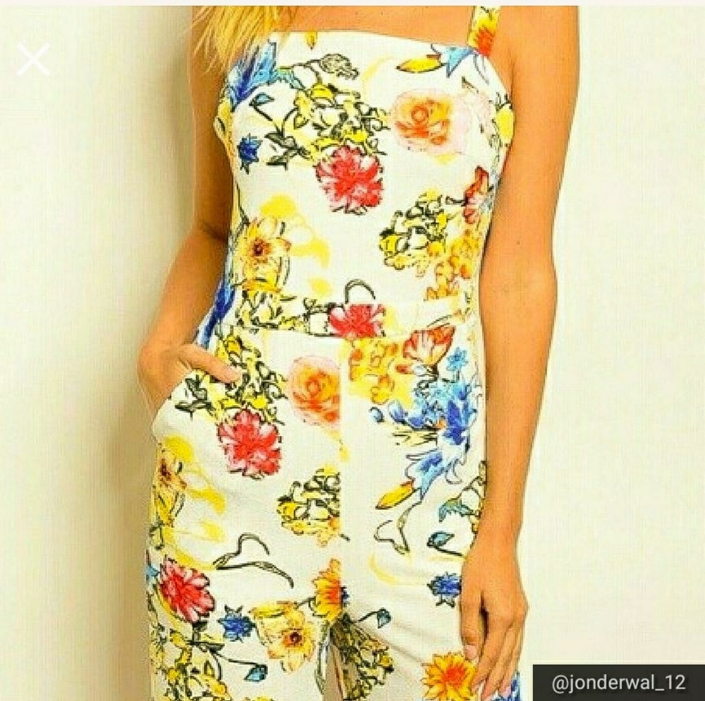 ➡️‼️LAST ONE‼️ ⬅️🆕 Floral Jumpsuit 🆕 - Picture 4 of 6